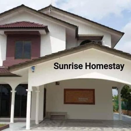 Sunrise Homestay 알로르세타르 외부 사진